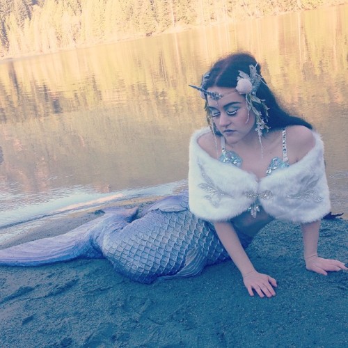 mad-madeline:Just chillin in the chilly waters of Vancouver #mermaidmonday