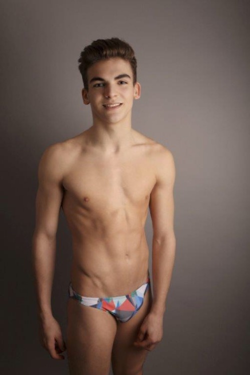 ozfurdy: English diver Ross Haslam. Nice package.