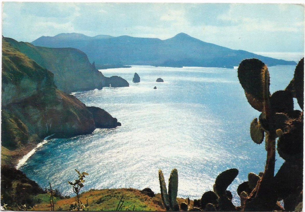 apeninacoquinete:  Isola di Lipari, 1977