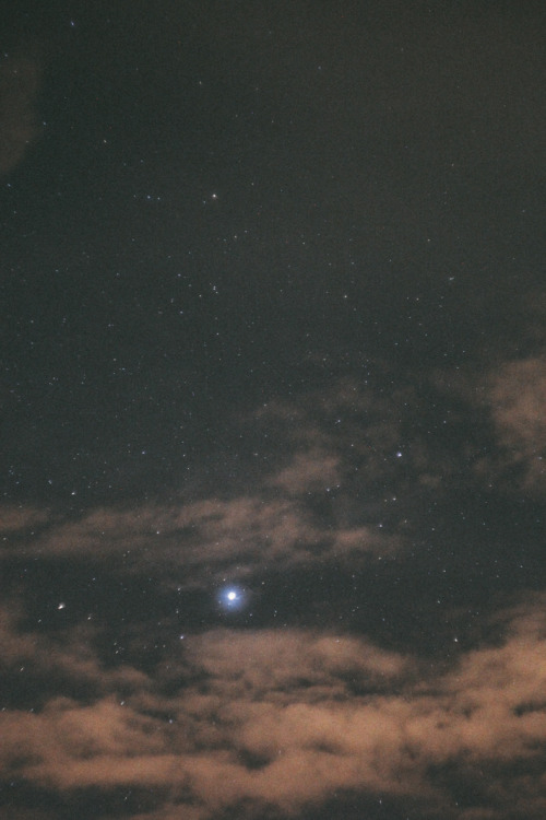 niknyllenne:It wasn’t a good day but the stars are there .© niknyllenne