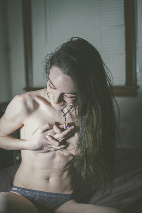 santrizosphotographyblog:  Re-edit of a boudoir shoot I did about a year ago! Such a fun shoot with a pretty gal! 