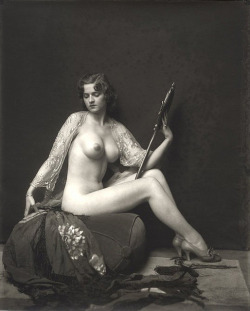 elpasha71:  Alfred_Cheney_Johnston_-_Dorothy_Flood_with_The_Mirror_(1920) 