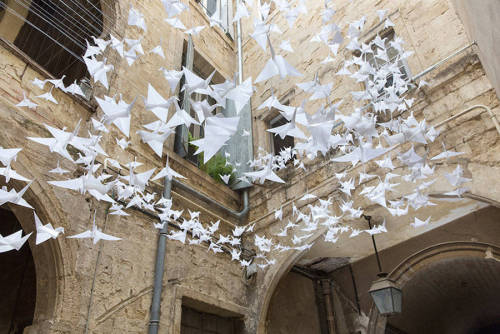 culturenlifestyle:Flock of White Origami Birds Invade French CourtyardFrench designers Maxime Derrou