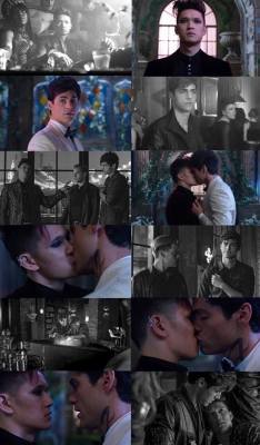 somospandaspordentroyporfuera:  MALEC *OOOOO*♥-Una chica invisible. 