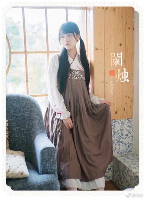 cfensi: Xu Jiao models modern hanfu
