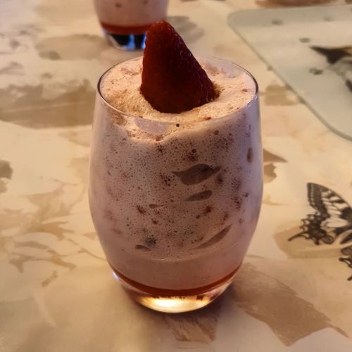 Mousse à la fraise
https://www.instagram.com/p/Ccu4DGnt-_ho–fem633w1zgTurdfxEJFmERqw0/?igshid=NGJjMDIxMWI=