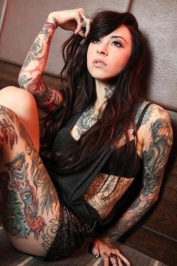 hot-tattooed-girls-3:  10 Things You Didn’t Know About Tattoos! http://raiden0615.viralphotos.net/10-things-you-didn-t-know-about-tattoos-1