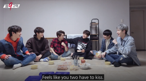 straykidshanjisung: MINHO IS REALLY OUT HERE TRYING TO FEED THE SHIPPERS