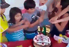 yodiscrepo:  De como una fiesta infantil acaba en una batalla campal.  Mueraaaaan!!