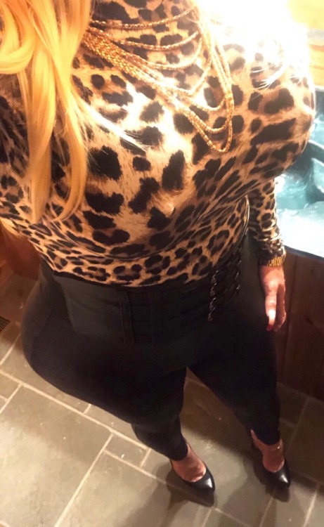 Amazing find thats the biggest white ts/cd ive seen and her ass is fat