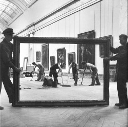 undr:  Pierre Jahan, Louvre museum, Paris. 1947 