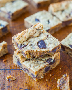do-not-touch-my-food:  Peanut Butter Chocolate Chunk Cookie Bars  Unnnfff.  I have a mighty need