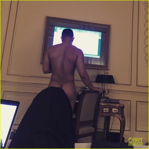 sizzurpor:  morphious45:  John Legend   John Legend got cakes for days