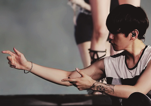 baekzone:  Baek’s squishy arms and beautiful hands ;;; 