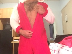 mandokamuscular:  Seduces u in onesie