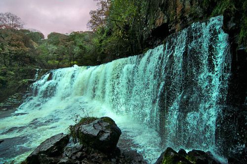 torhallatalaksdater: Sgwd Isaf Clun-gwyn by jamescharlick on Flickr.