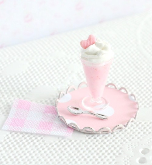 kawaiistomp:  Miniature strawberry milkshake ~ (credit) (please do not delete the credit)