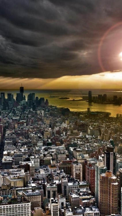 NYC. Manhattan, Sunset en We Heart It. http://weheartit.com/entry/68855389/via/ChrisKegel69 