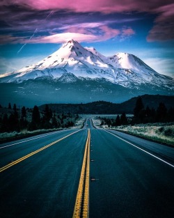 utwo:  Mount Shasta California© ben maund