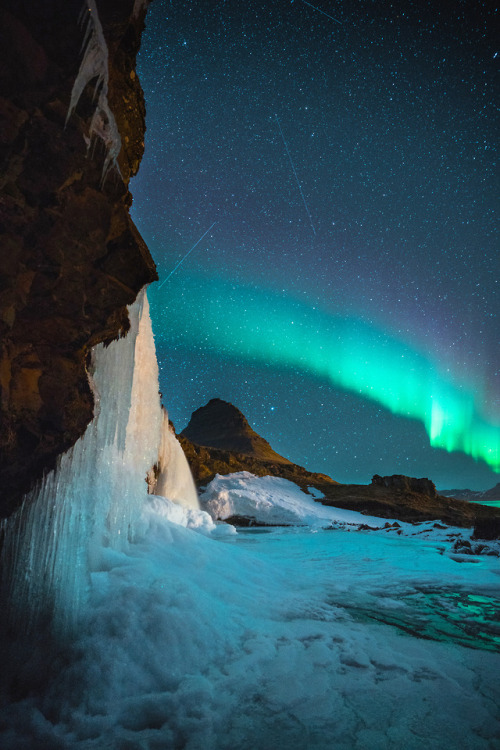 vurtual:Nighttime at the waterfall (by Simon Migaj)Kirkjufell, Iceland