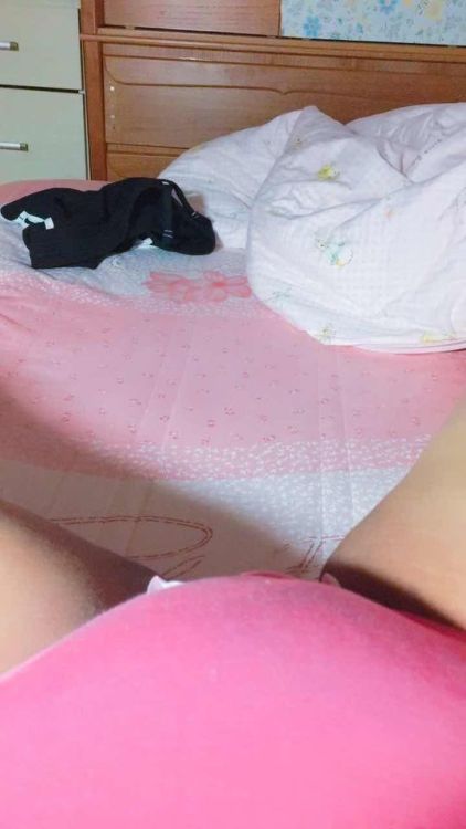 nobodybuther: 母狗换了内裤
