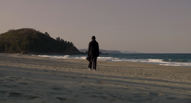 beingharsh:On the Beach at Night Alone (2017), dir. Hong Sang-soo