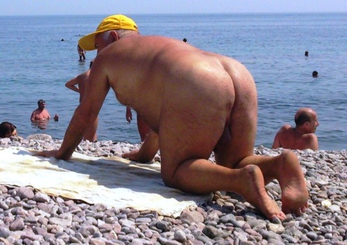 silverbadbear:Gorgeous grandpa