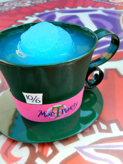 disneyismyescape:  kristylovesdisney:  Mad T Party’s Wonderful Underland Cotton Candy LemonadeHollywood Land, California AdventureApril 29, 2013  that sounds delicious  