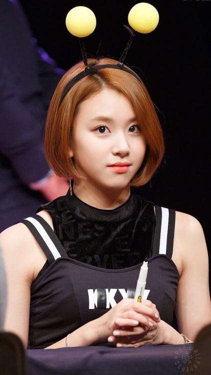 kpop-wallpaperss:  Twice - Chaeyoung (simple)reblog if you save/use please!!  open them to get a full hd lockscreen  do NOT repost,edit or remove logo!!! Copyright to the rightful ownersCr: Babi