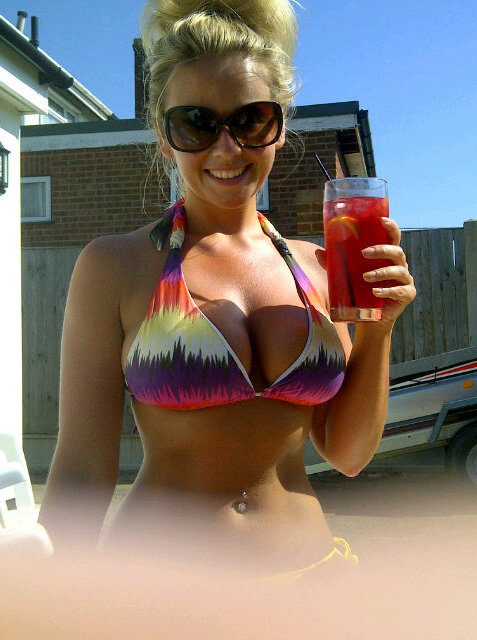 cutenudebikini:  Melissa Debling