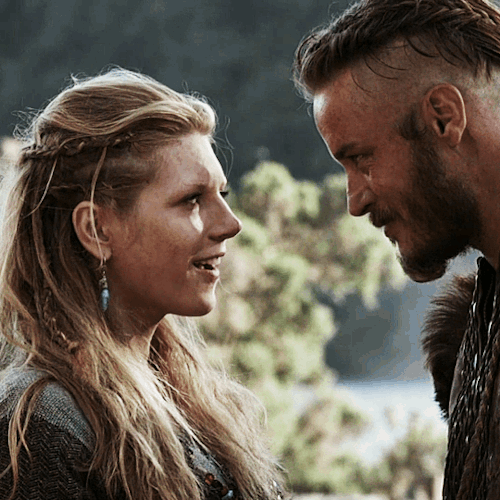 ivarthebadbitch: Lagertha and Aslaug + smiling(for @odinsshieldmaiden–welcome to the fandom!)