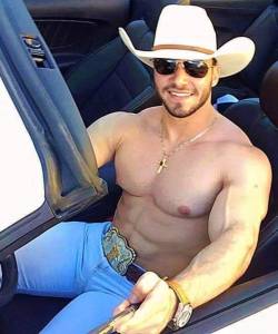 Butch48:  You2Knowit:  Damn Hoss, I’d Fuck Around With You!  Hotsexy
