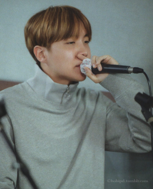 hobipd:- SCAN // 2016 BTS LIVE - 花樣年華 ON STAGE: EPILOGUE - Hoseok pt. 1↳ please take out with full c