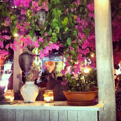 beautyandnatural:  Lovely dinner in #mykonos ❤ #mykonos2013 #travel #viaggiare #viaggio #corner  (presso Familia)