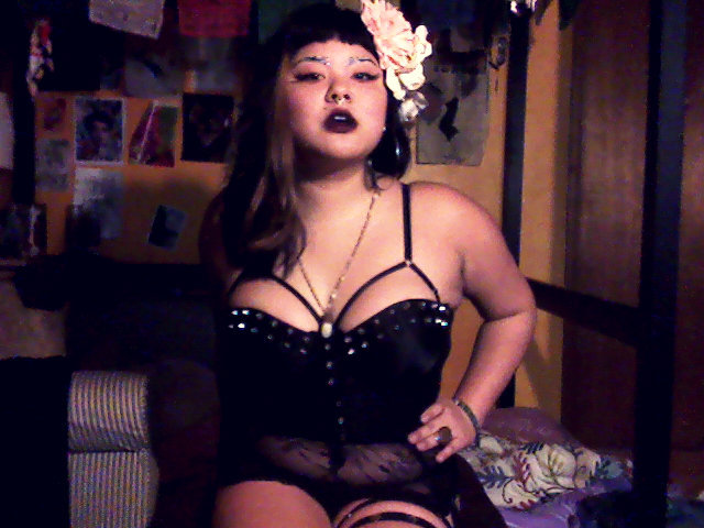 hauntedmomsanon:  hauntedmomsanon:  glitter brow witch lingerie   reblog because