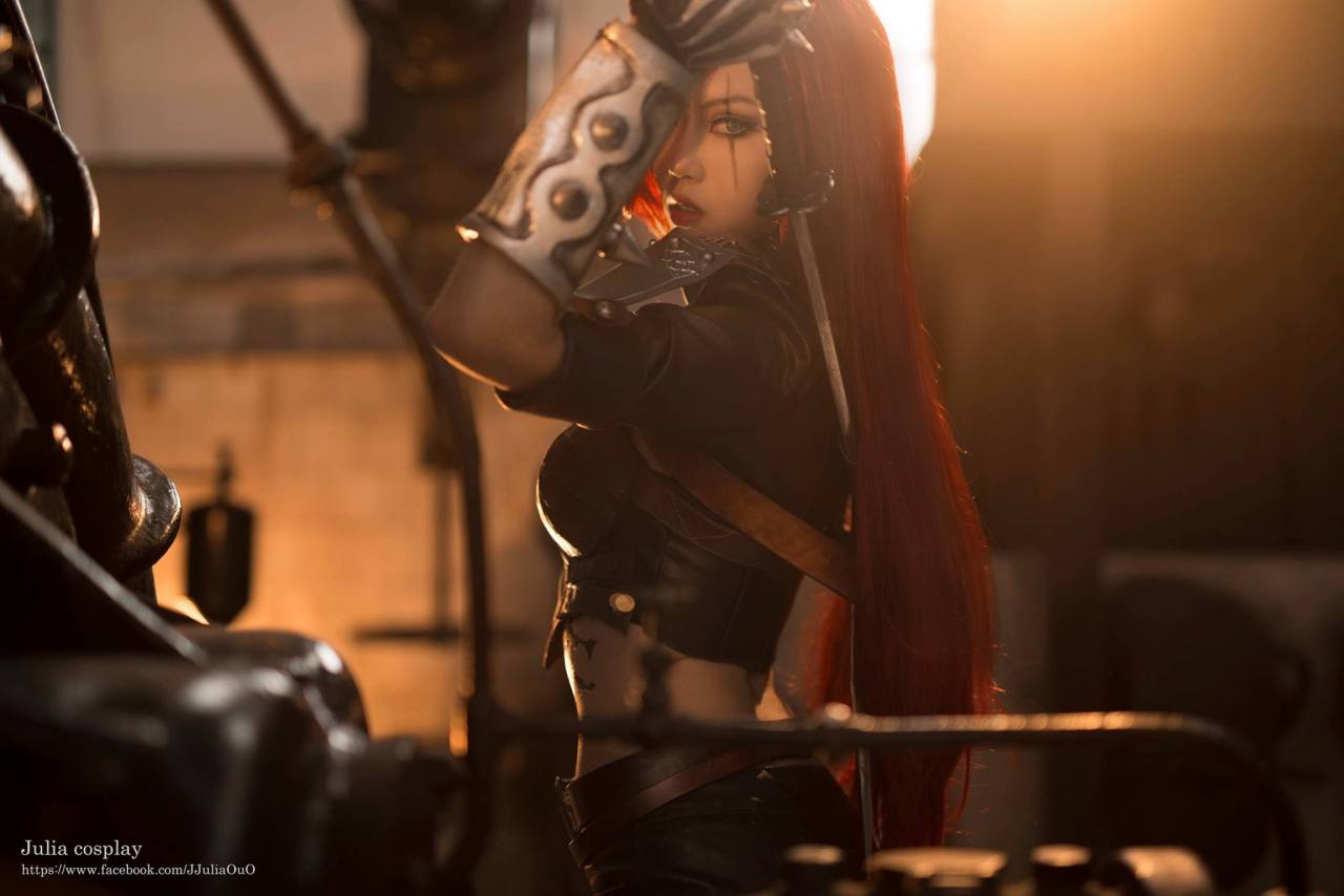 league-of-legends-sexy-girls:   Katarina Cosplay   O oO &lt;3