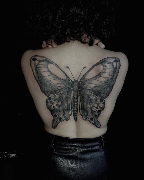 #covertattoo : third sitting for Alexandra . Merci à toi #backpiece #buterflytattoo #carolinevitel