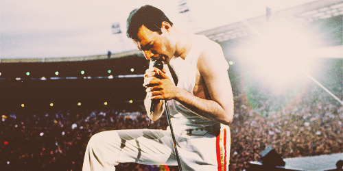 frederick-mercury-blog:Freddie Mercury “Magic Tour”