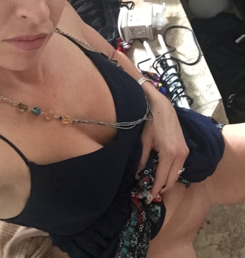 Porn photo soccer-mom-marie-2:  beingbellabae:  soccer-mom-marie-2: