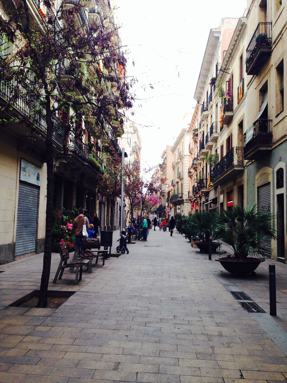 hachedesilencio:  En el barrio de Gràcia de Barcelona di mi primer beso. En realidad