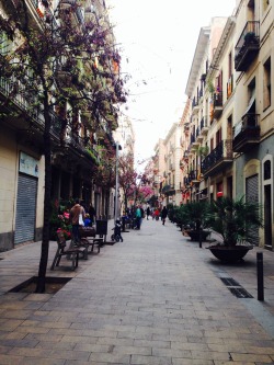 Hachedesilencio:  En El Barrio De Gràcia De Barcelona Di Mi Primer Beso. En Realidad