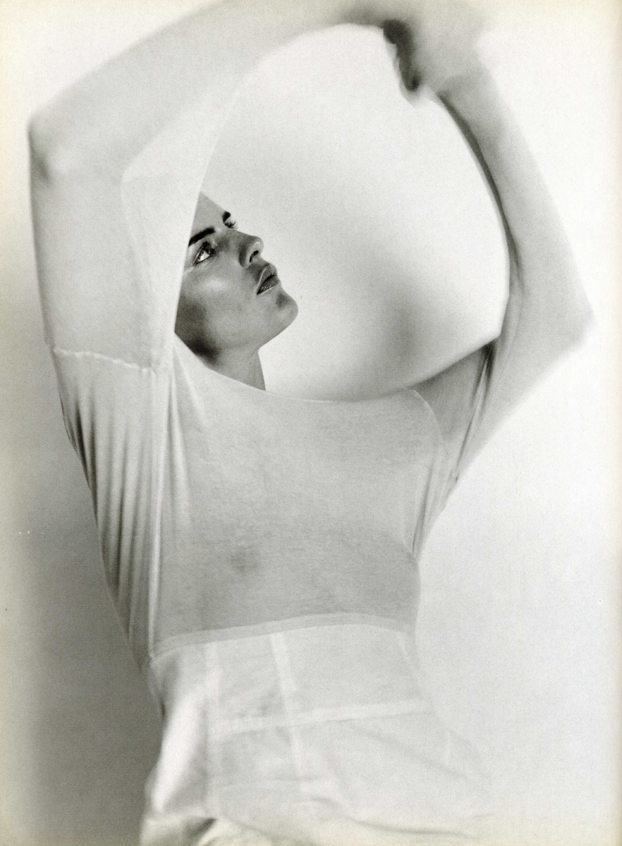 labsinthe:  “Diverse Forme di Bianco” Stella Tennant photographed by Mark