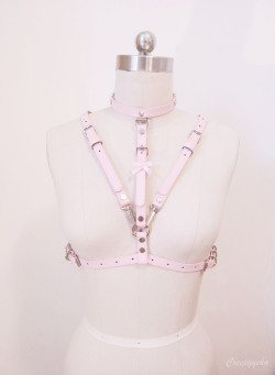 creepyyeha:  New Maliya Harness in pink.