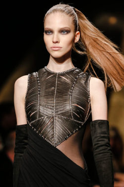 A-State-Of-Bliss:sasha Luss @ Donna Karan Fall/Wint 2013