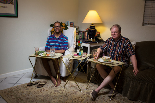 bobbycaputo:     Lois Bielefeld | Weeknight Dinners    Photographer Reveals What Dinnertime Looks Like Across the U.S.  