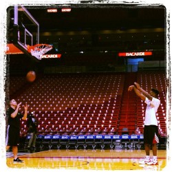 instanba:  @n_coleworld hits the floor early to work on his stroke. #HEATvPACERS :: http://bit.ly/136vWE0 