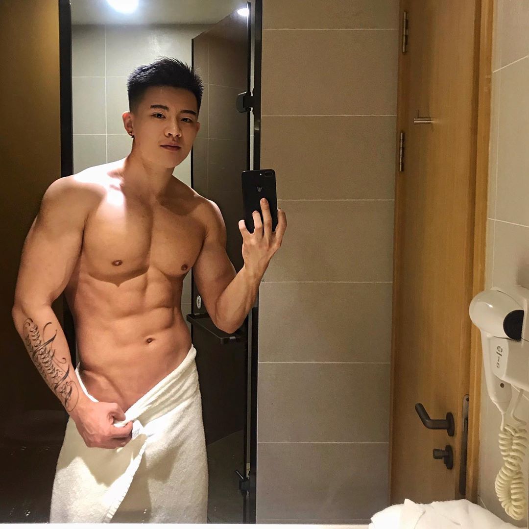asianbodyhunk:   IG: arvin_yucai   Like man in towel.