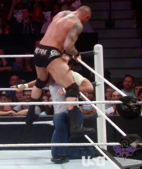 vampylove333: Don’t be afraid of the Viper Dean, Take it all in.  