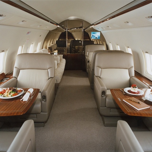 richfamous:  Dallas to Los Angeles on this beautiful Challenger 604 with a Flight