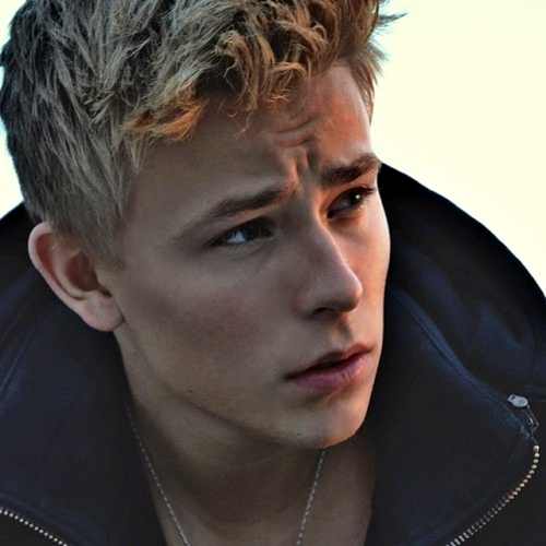 dreamyteenboys:  Vegas Hot ☼
